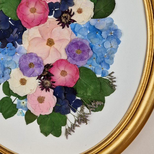 SIÓG Botanicals Pressed Flowers in The Golden Oval (40cm x 50cm)