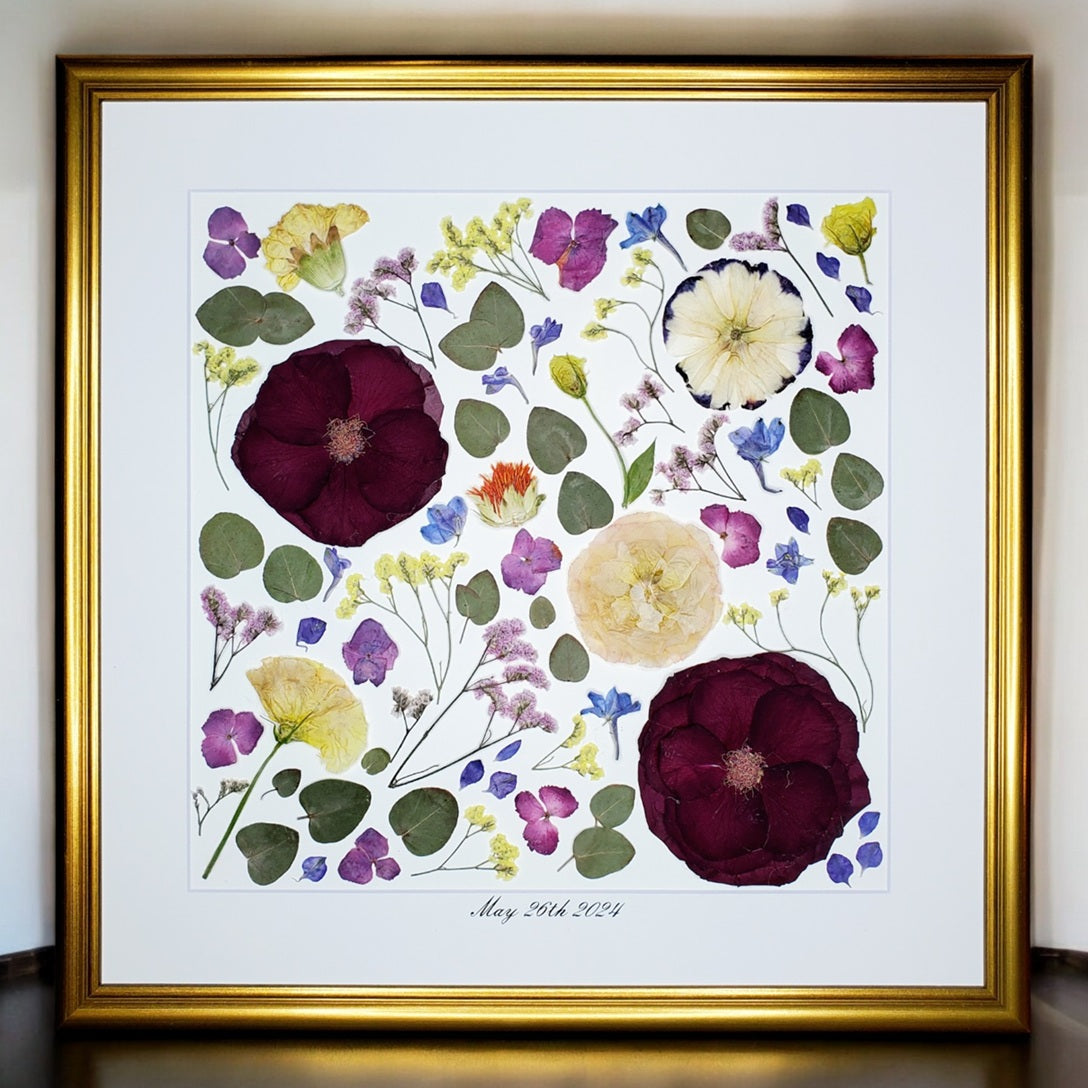 SIÓG Botanicals 20" x 20" (50cm x 50cm) / Solid Wood Painted Gold / Contemporary (Spacing between flowers) The Eternal Elegance Experience