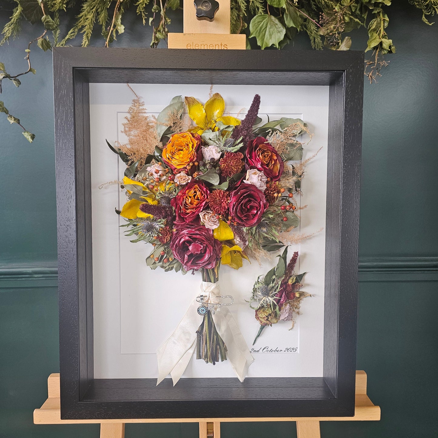 SIÓG Botanicals Black frame/ Ivory Signature Wedding Bouquet Preservation in 3D Shadow Box (16"x 21" / 40cm x 50cm)