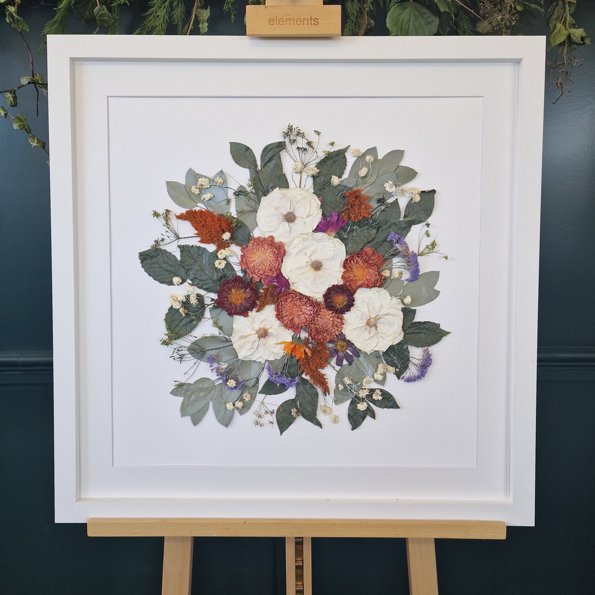 SIÓG Botanicals Eternal Elegance Pressed (24" x 24" / 60cm x 60cm)