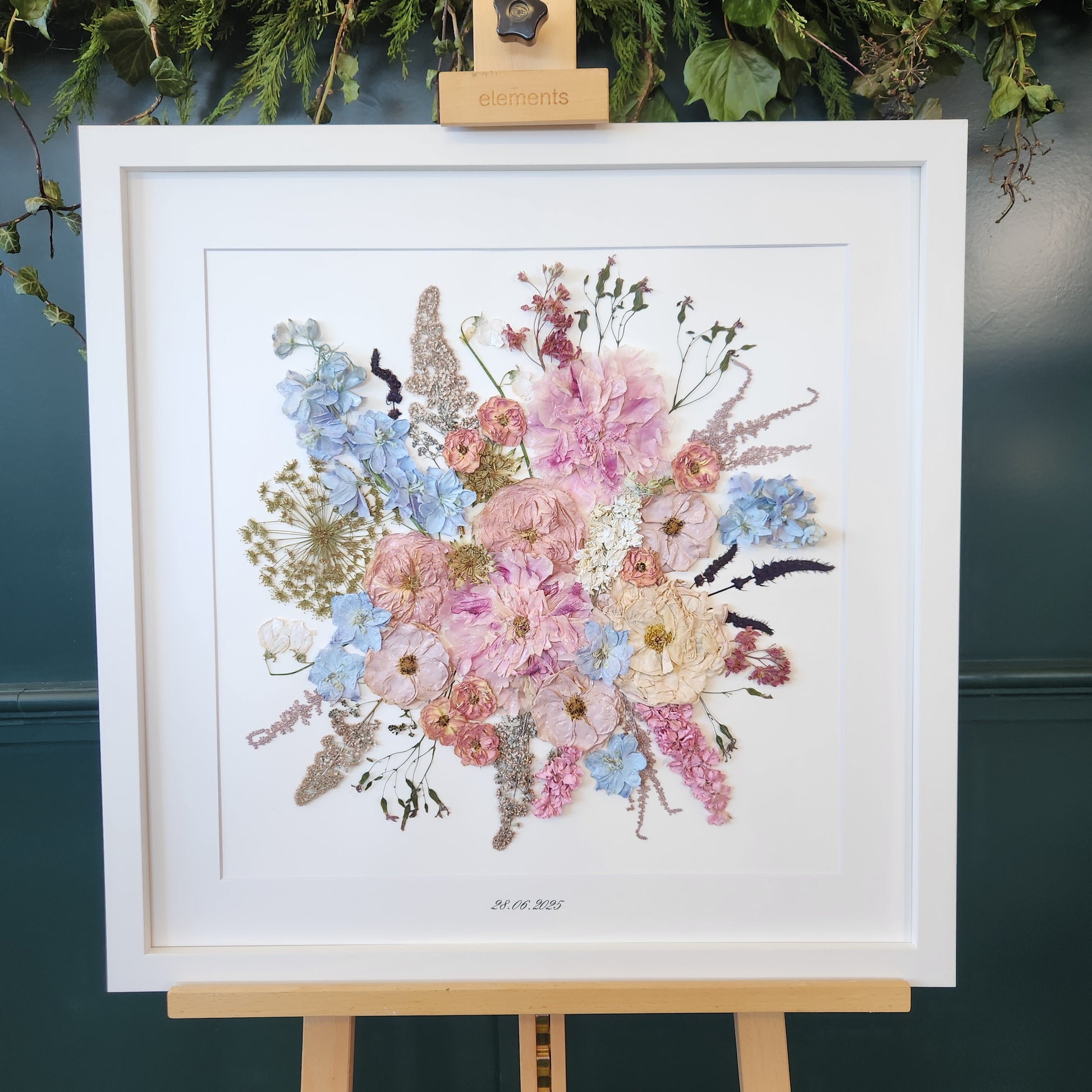 SIÓG Botanicals Eternal Elegance Pressed (24" x 24" / 60cm x 60cm)