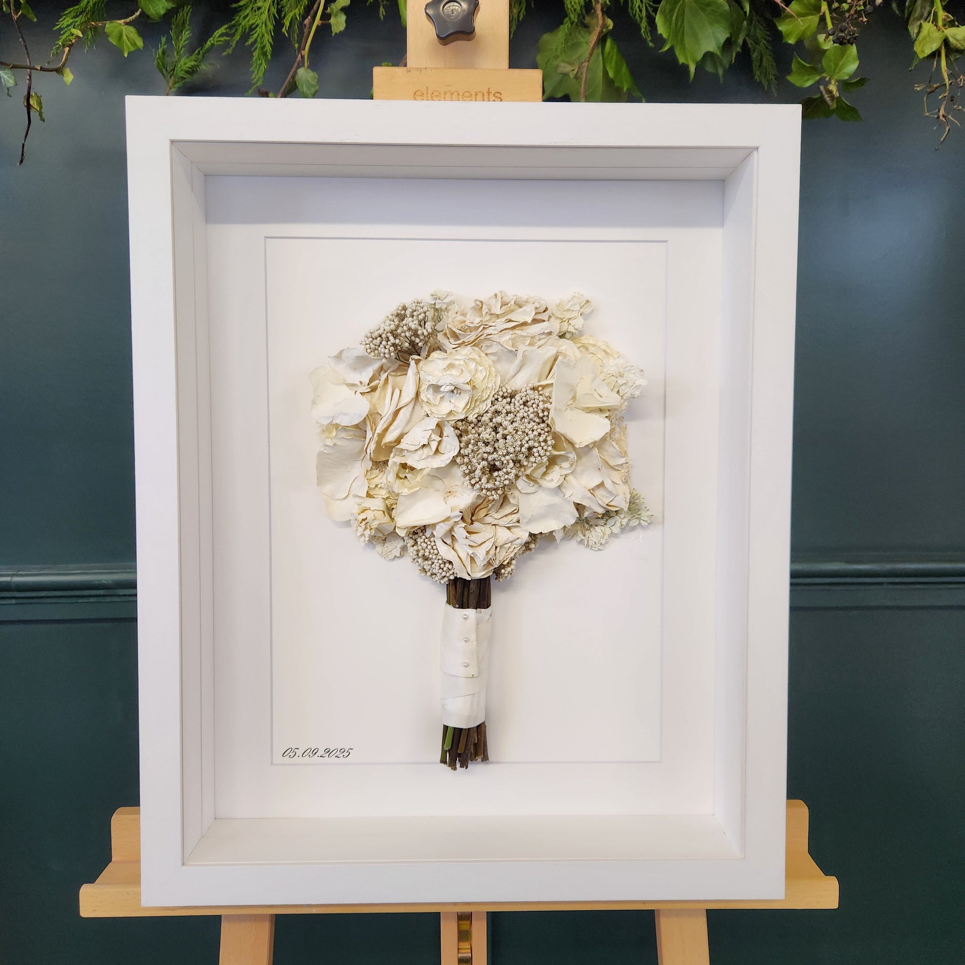 SIÓG Botanicals Signature Wedding Bouquet Preservation in 3D Shadow Box (16"x 21" / 40cm x 50cm)