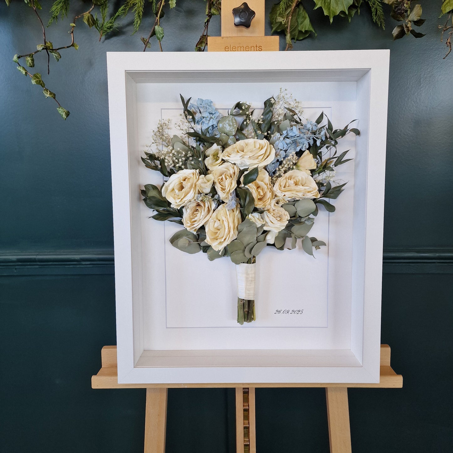 SIÓG Botanicals Signature Wedding Bouquet Preservation in 3D Shadow Box (16"x 21" / 40cm x 50cm)
