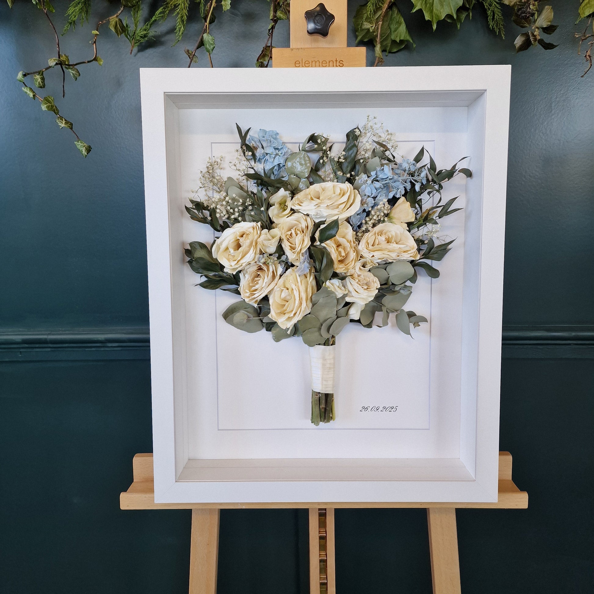 SIÓG Botanicals Signature Wedding Bouquet Preservation in 3D Shadow Box (16"x 21" / 40cm x 50cm)