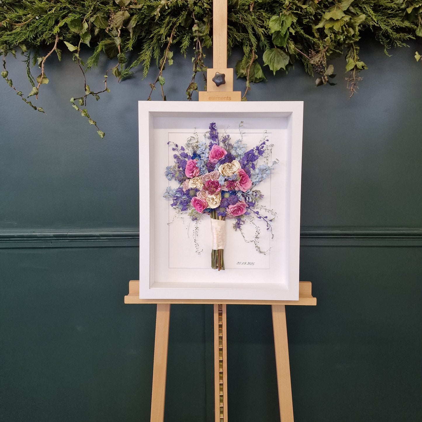 SIÓG Botanicals Signature Wedding Bouquet Preservation in 3D Shadow Box (16"x 21" / 40cm x 50cm)