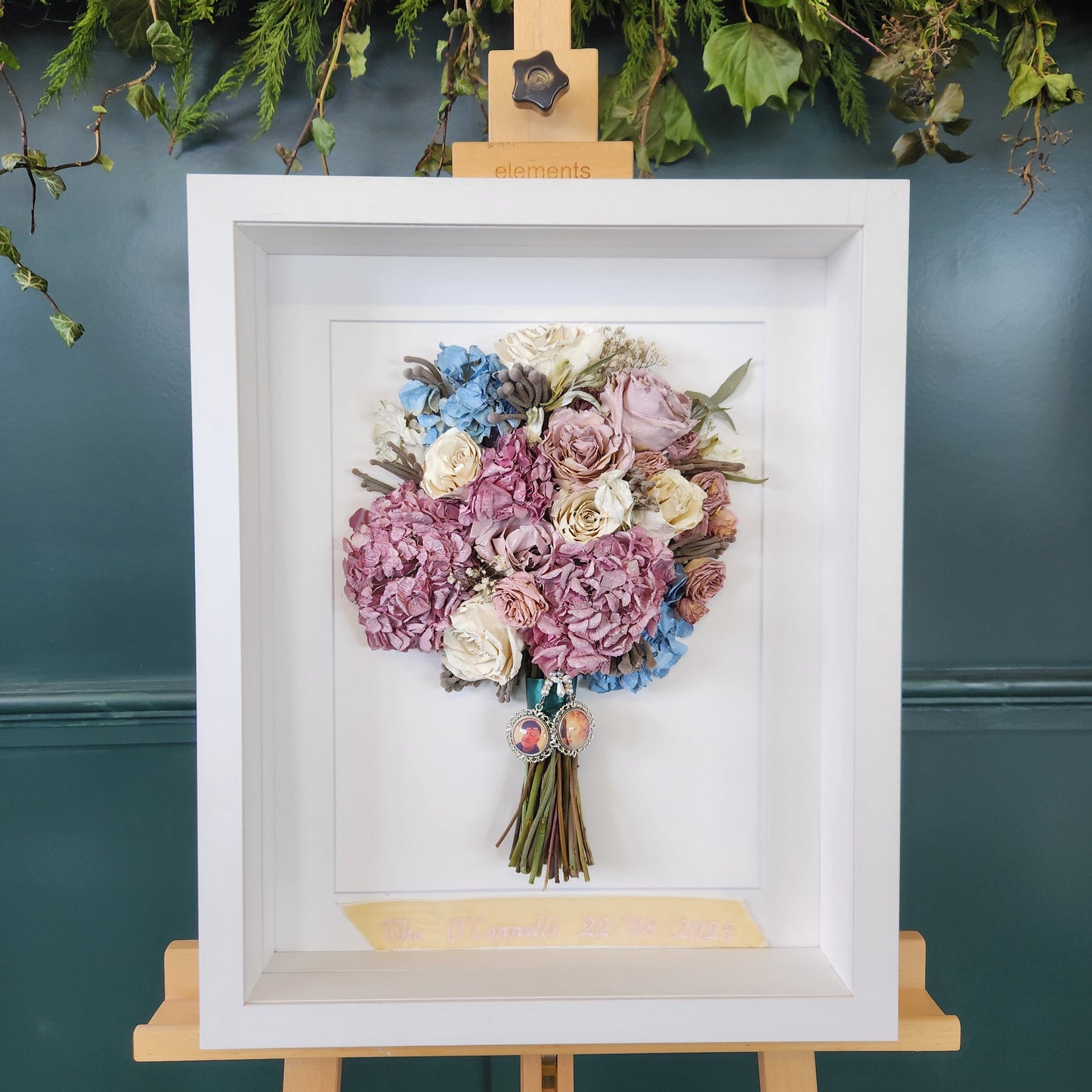 SIÓG Botanicals Signature Wedding Bouquet Preservation in 3D Shadow Box (16"x 21" / 40cm x 50cm)