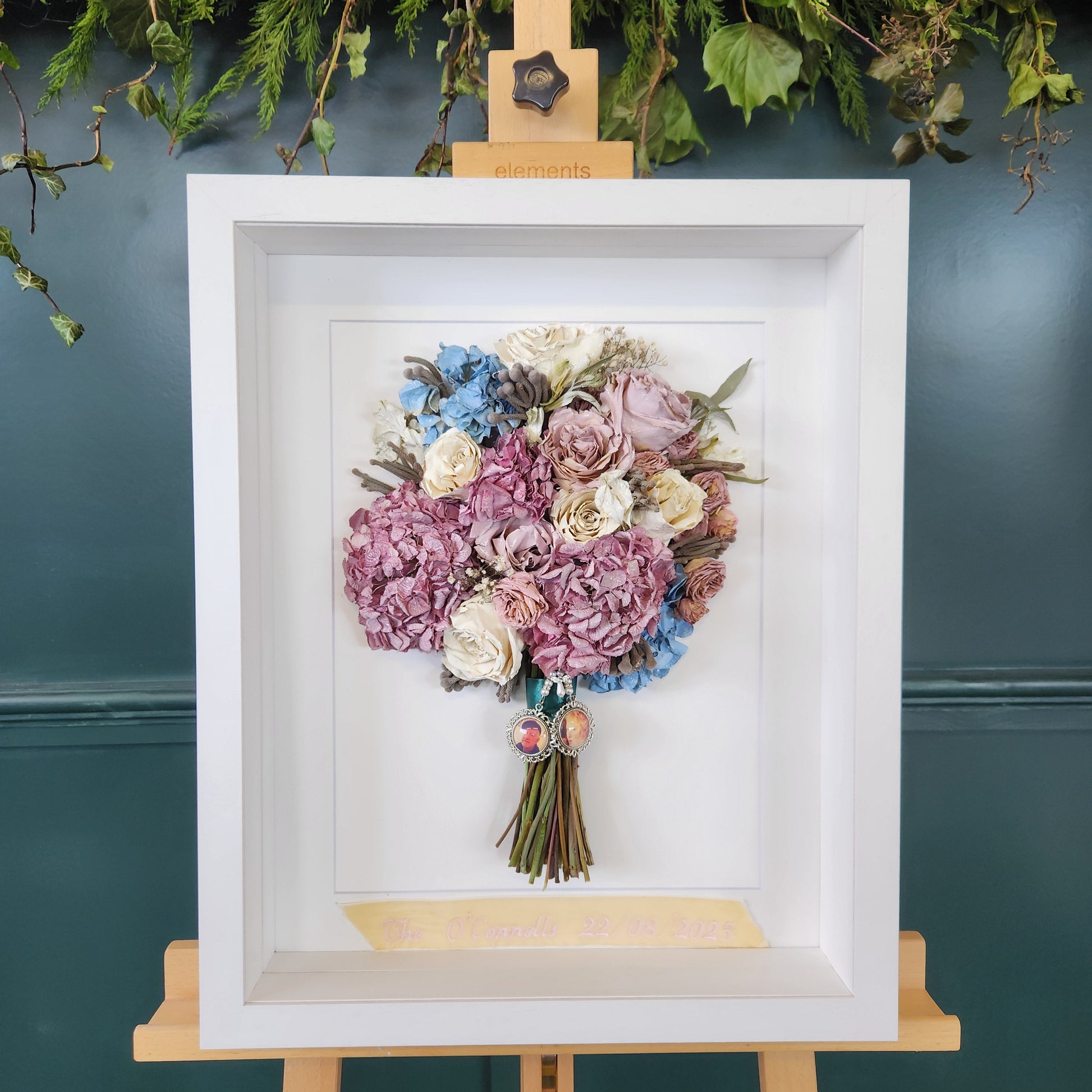 SIÓG Botanicals Signature Wedding Bouquet Preservation in 3D Shadow Box (16"x 21" / 40cm x 50cm)