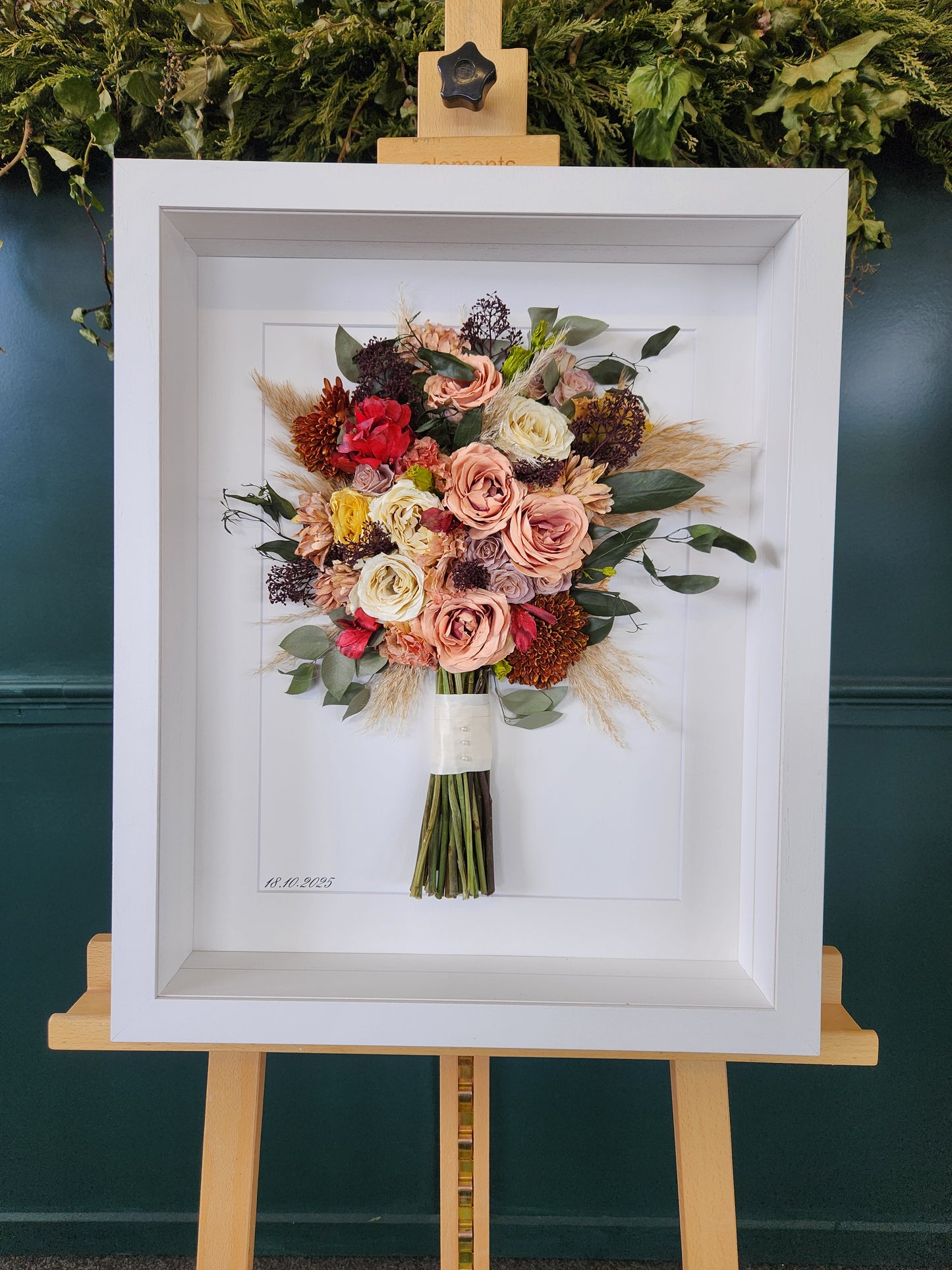 SIÓG Botanicals Signature Wedding Bouquet Preservation in 3D Shadow Box (16"x 21" / 40cm x 50cm)