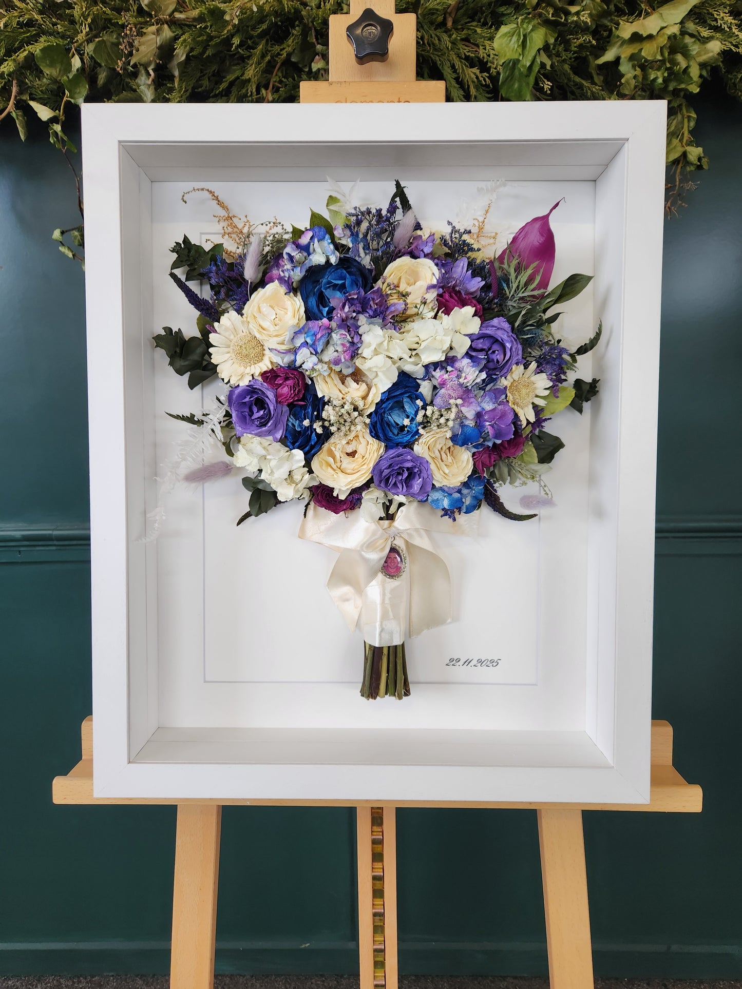 SIÓG Botanicals Signature Wedding Bouquet Preservation in 3D Shadow Box (16"x 21" / 40cm x 50cm)