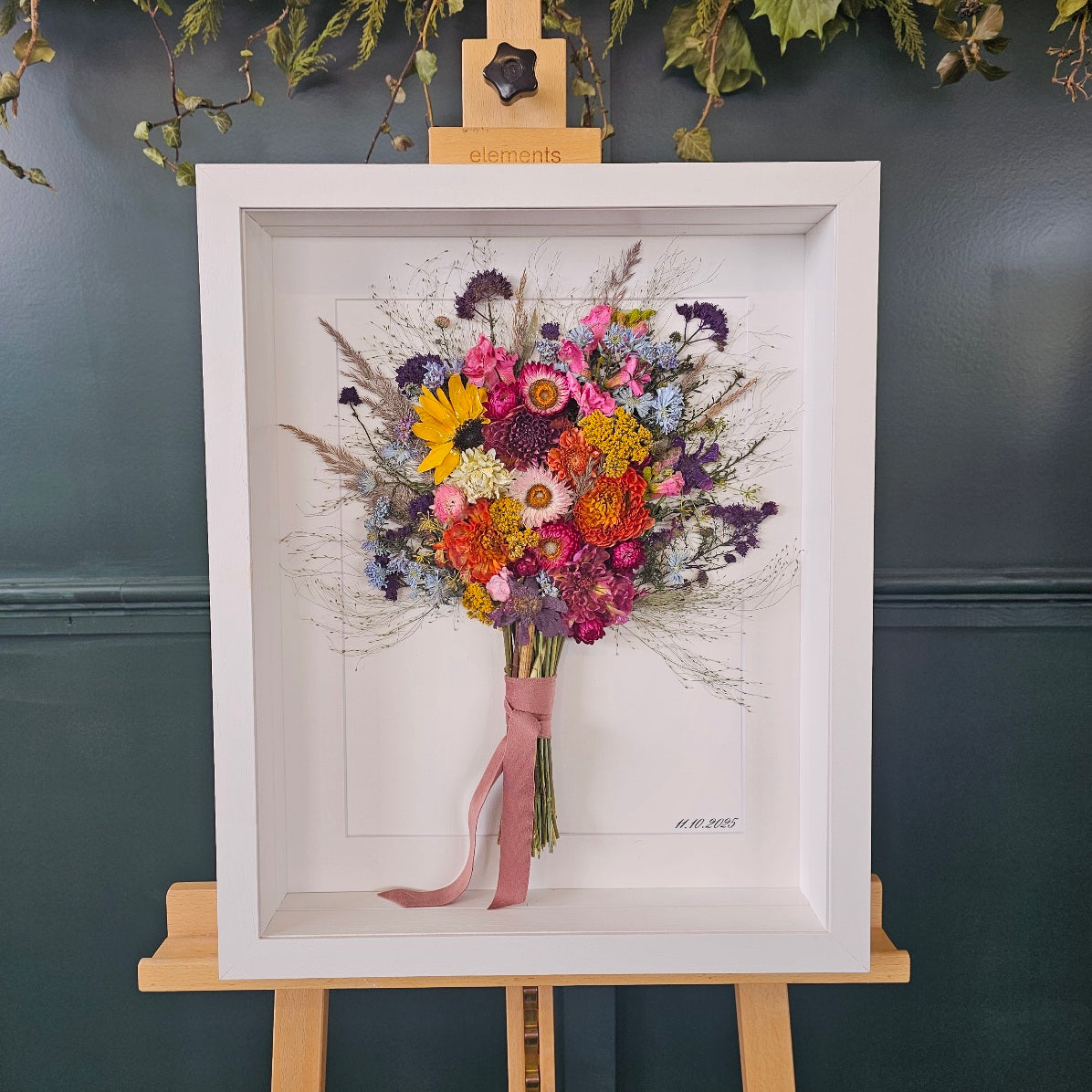 SIÓG Botanicals Signature Wedding Bouquet Preservation in 3D Shadow Box (16"x 21" / 40cm x 50cm)